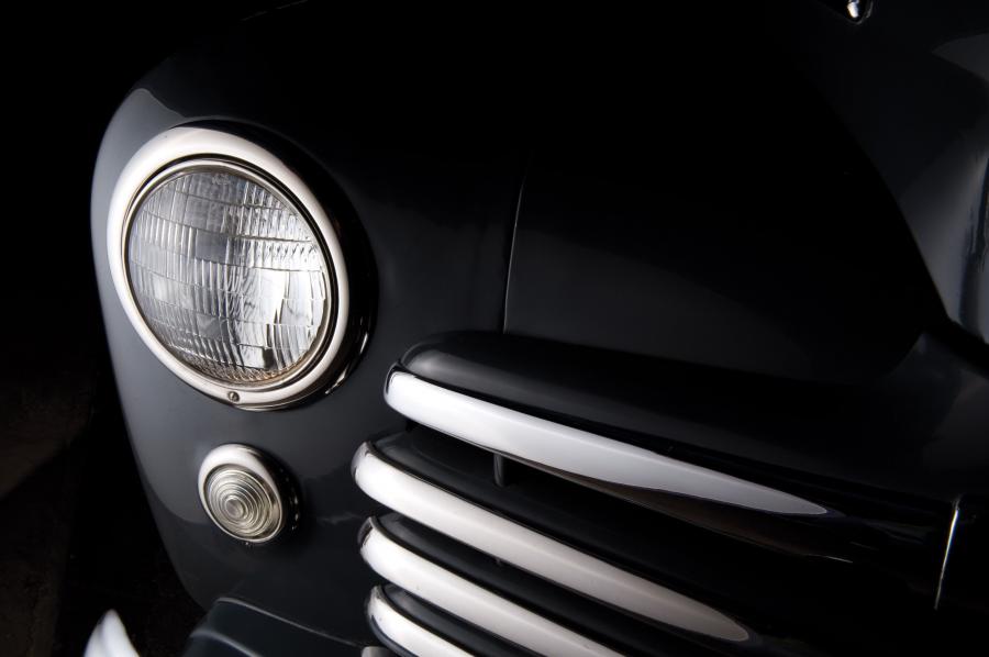  Ford Super DeLuxe Tudor Sedan 1947 года  (фото 2 из 10)